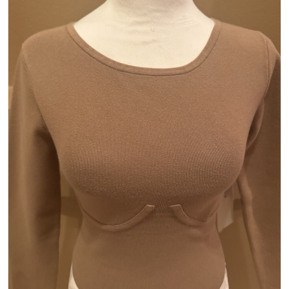 Good American The Cupped Rib Crop Sweater in Taupe Size S 3/4 NWT - Picture 3 of 9